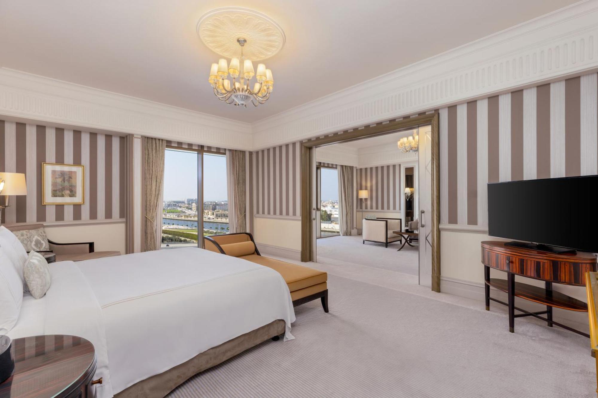 Al Habtoor Palace - Preferred Hotels & Resorts Dubai Exterior photo A bedroom in the suite