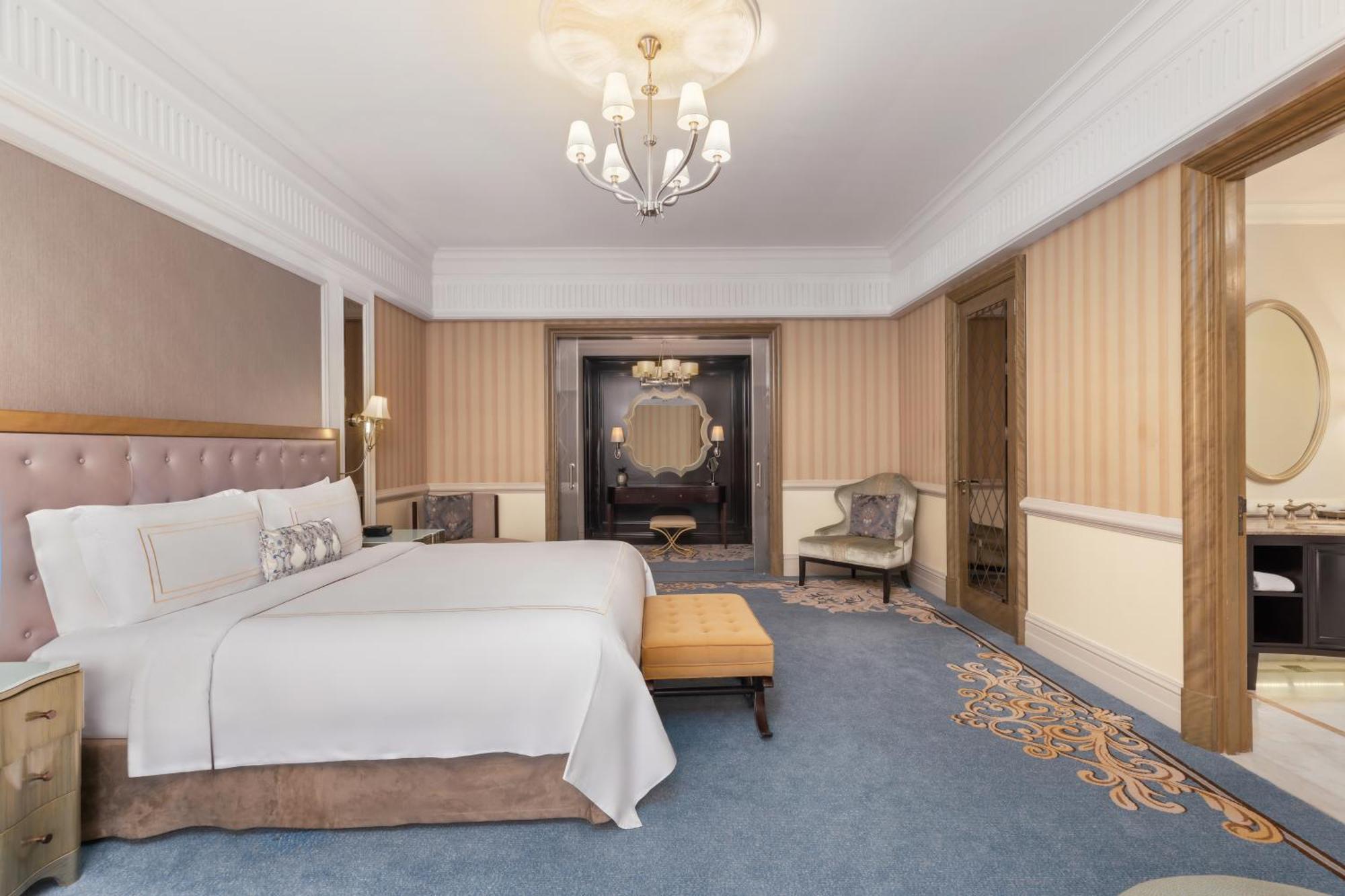 Al Habtoor Palace - Preferred Hotels & Resorts Dubai Exterior photo A bedroom at the hotel