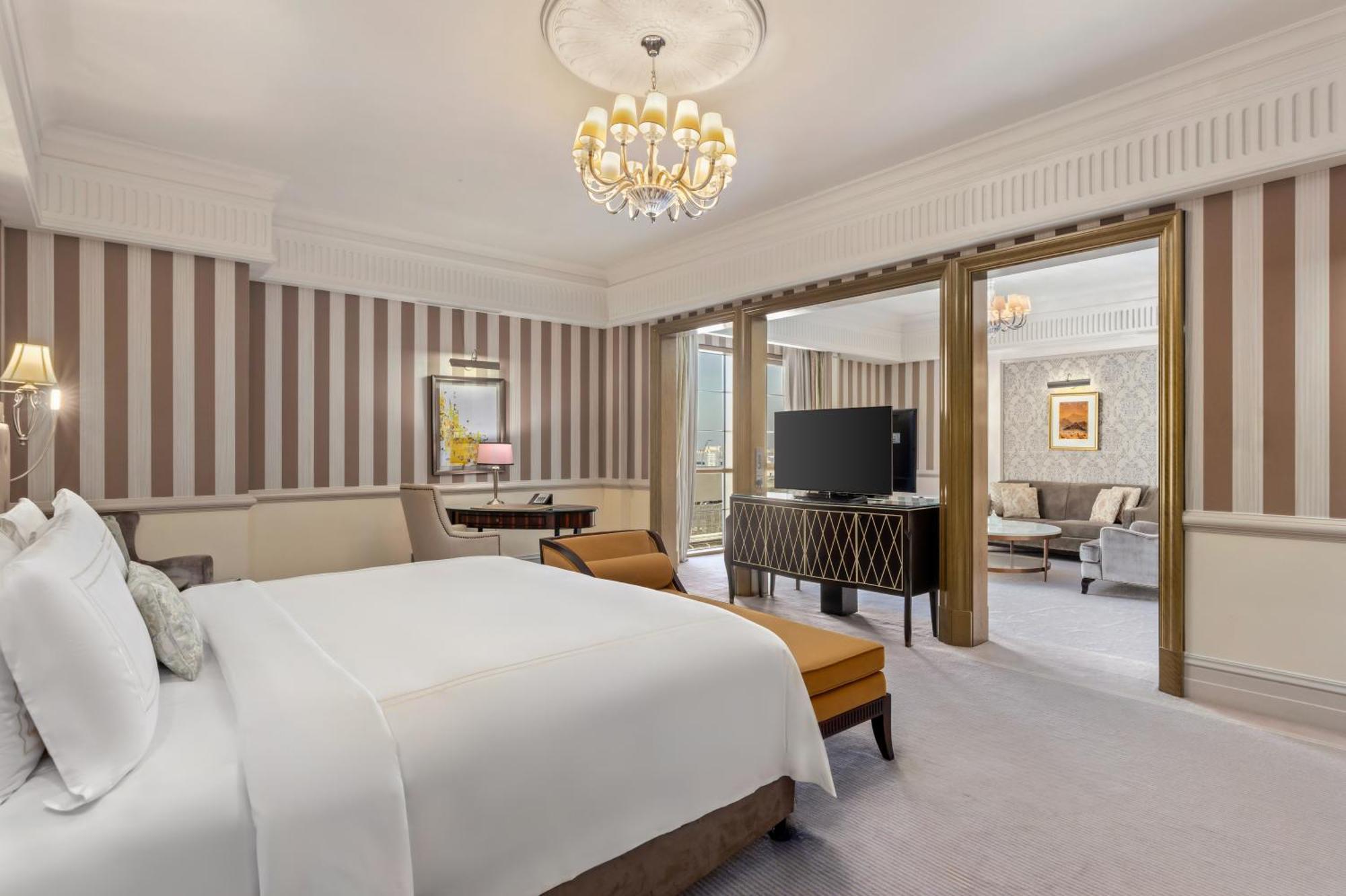 Al Habtoor Palace - Preferred Hotels & Resorts Dubai Exterior photo Suite at The St. Regis Mumbai