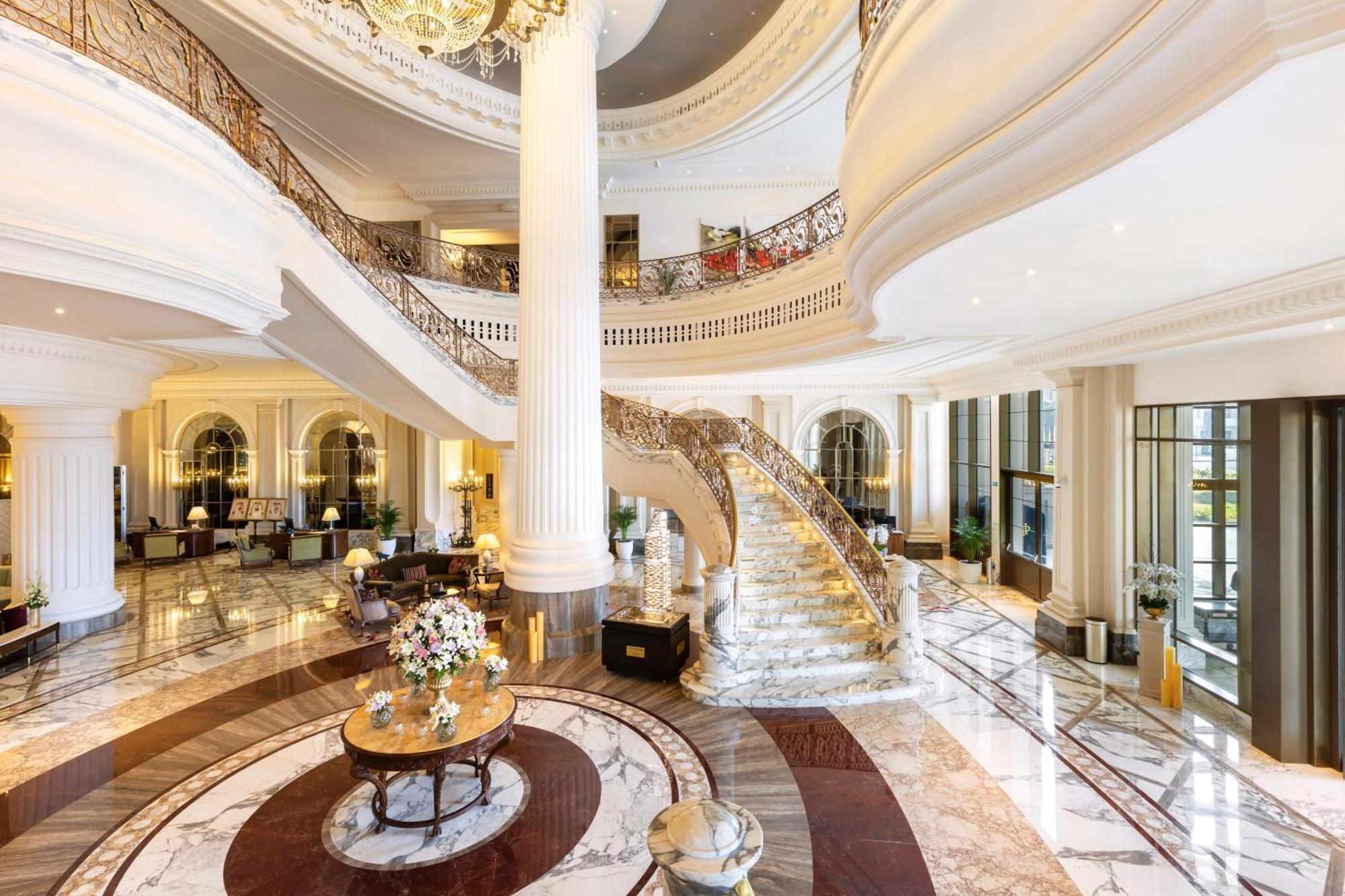 Al Habtoor Palace - Preferred Hotels & Resorts Dubai Exterior photo The lobby of the hotel